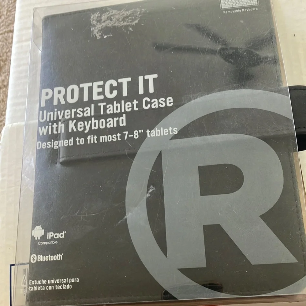 Radio shack universal tablet case with keyboard